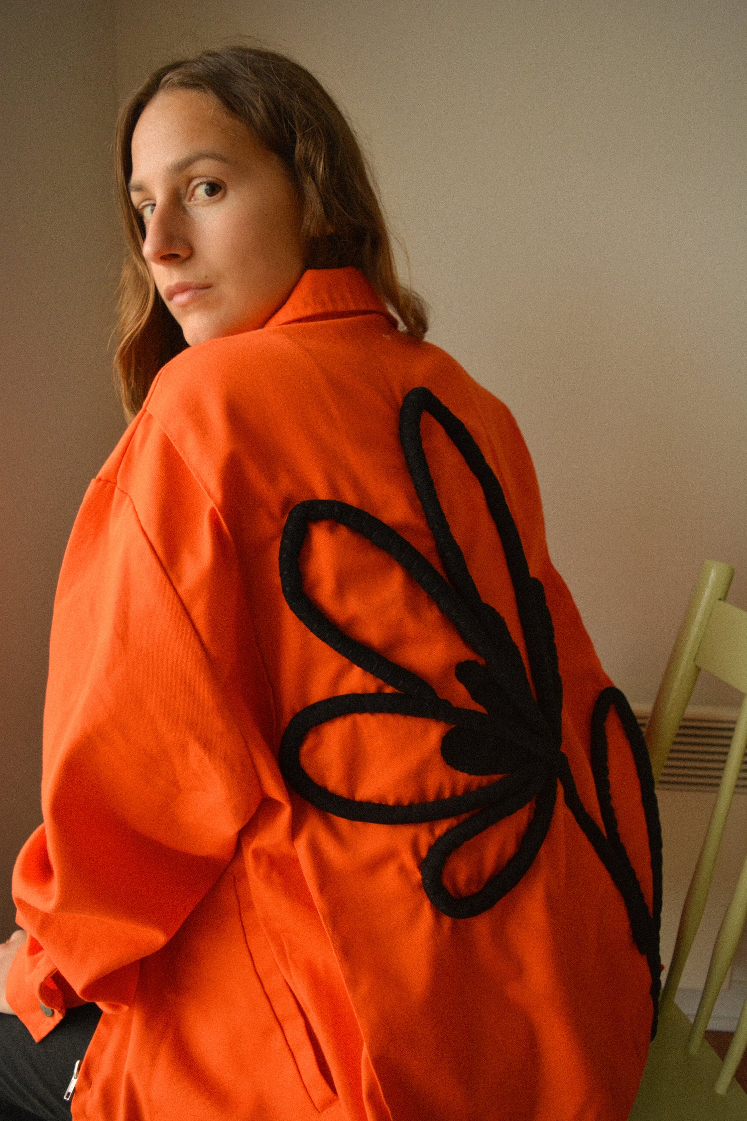 Chemise orange Big Bill vintage à motif brodé à la main au Québec par l'artiste Caroline Auger