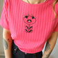 T-shirt rose balloune vintage à motif d’œil fleur old school brodé à la main au Québec par l’artiste Caroline Auger