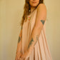 Robe rose pâle sans manches avec motif de fleurs brodées à la main au Québec par l’artiste et designer Caroline Auger