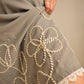 Jupe grise vintage avec dentelle et motifs de fleurs en laine brodés à la main par l’artiste et désigner québécoise Caroline Auger