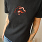 T-shirt noir vintage à motif d’oeil rouge brodé à la main au Québec par l’artiste Caroline Auger