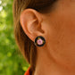 Boucles d’oreilles à fleurs brodées à la main au Québec par l’artiste et designer Caroline Auger.