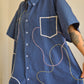Chemise vintage à manche courte bleu avec billes, laine et lignes abstraites brodées à la main par l’artiste et désigner québécoise Caroline Auger