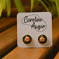 Boucles d’oreilles à fleurs brodées à la main au Québec par l’artiste et designer Caroline Auger.