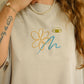 T-shirt crème à manches courtes avec motif brodé à la main au Québec par l’artiste et designer Caroline Auger