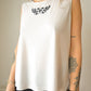 Camisole blanche vintage à motif old school brodé à la main au Québec par l’artiste Caroline Auger