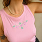 Camisole rose vintage avec motif de fleurs brodées à la main au Québec par l’artiste et designer Caroline Auger