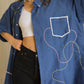 Chemise vintage à manche courte bleu avec billes, laine et lignes abstraites brodées à la main par l’artiste et désigner québécoise Caroline Auger