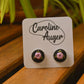 Boucles d’oreilles à fleurs brodées à la main au Québec par l’artiste et designer Caroline Auger.