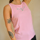 Camisole rose vintage avec motif de fleurs brodées à la main au Québec par l’artiste et designer Caroline Auger