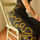 Pantalon vintage noir de seconde main avec motif abstrait composé de laine et de soie brodé et tricoté à la main au Québec par l’artiste Caroline Auger