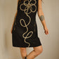 Robe noir vintage en suède avec motif d’une fleur brodé à la main par l’artiste et désigner québécoise Caroline Auger