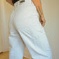 Pantalon vintage gris clair à motif abstrait brodé à la main au Québec par l’artiste et designer Caroline Auger